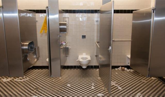 How do washroom systems solve problems?